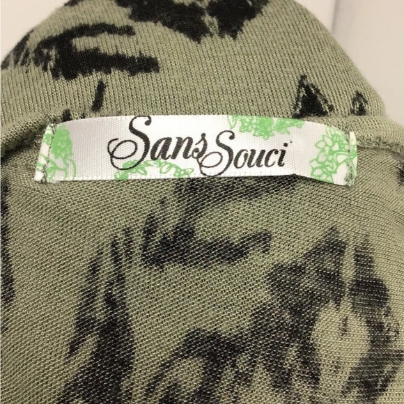 Sans Souci Women’s Short Sleeve Scoop Neck Asymmetric Shredded Hem Top, size M - Picture 5 of 10